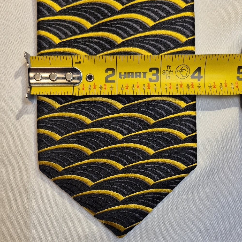 DeSantis Collection 100% Silk Gold and Black Mens Geometric Neck Tie - Picture 5 of 10